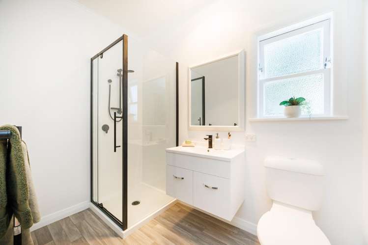 258 College Street West End_15