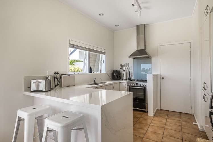 2/160 Onewa Road Northcote_10