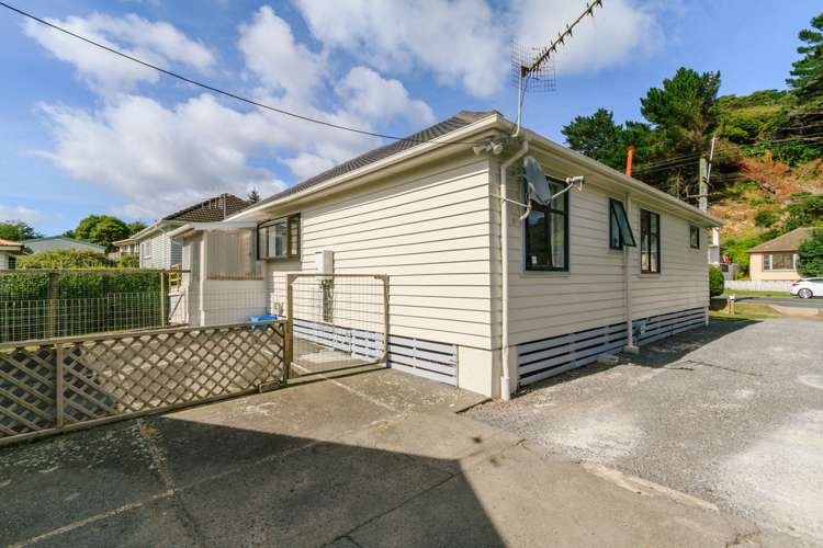 122 Wellington Road Wainuiomata_2