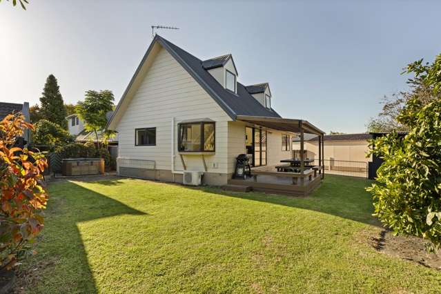Family Friendly In Forrester Drive!