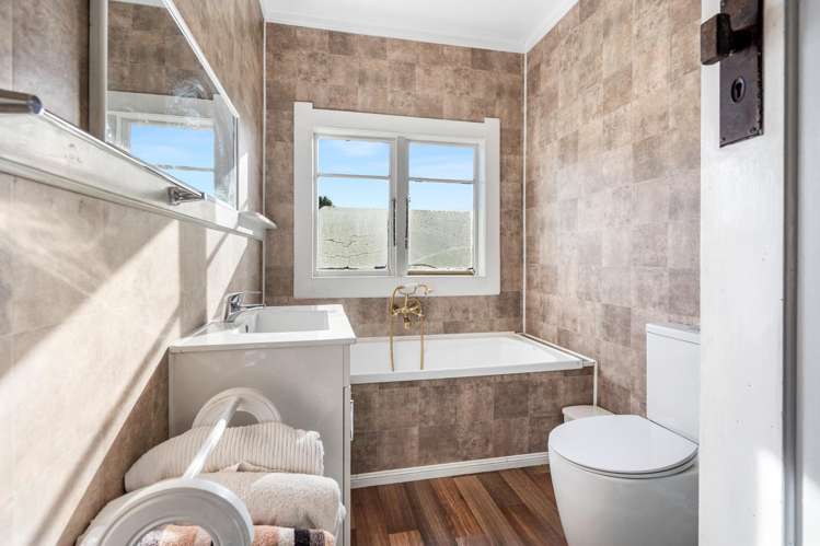 7 Whimp Avenue Onerahi_15