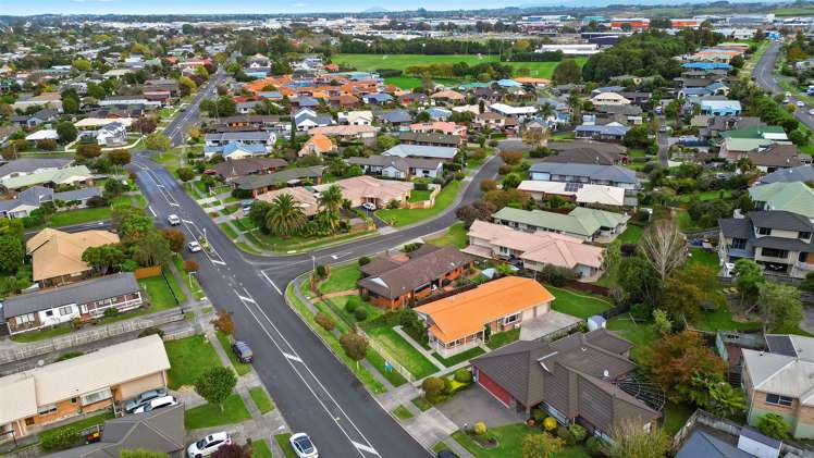 8 Moreland Avenue Pukete_24