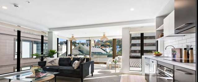 Versatile 2 Bed/2 Bath Apt in the City Centre