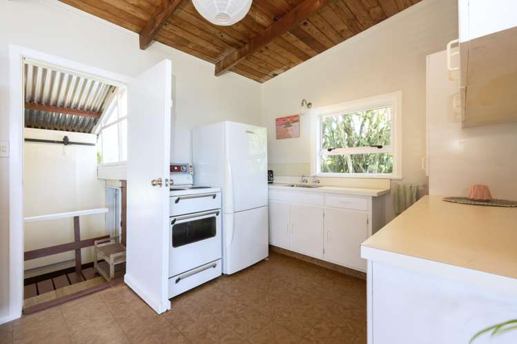 54 Rayner Road Piha_10