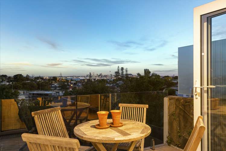 18 Martin Crescent Northcote_5