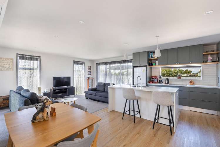 6 Toutouwai Lane Inglewood_6