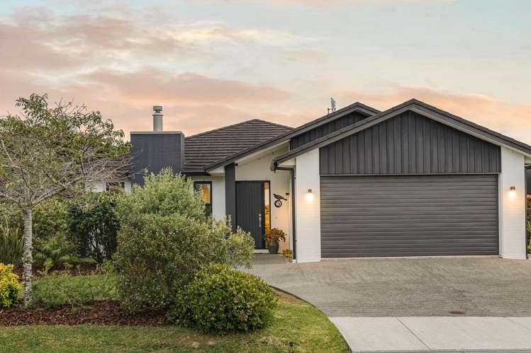 18 Awanui Crescent Matakana_1