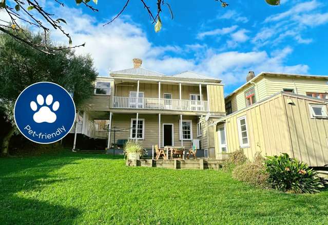 Welcome to this charming split villa