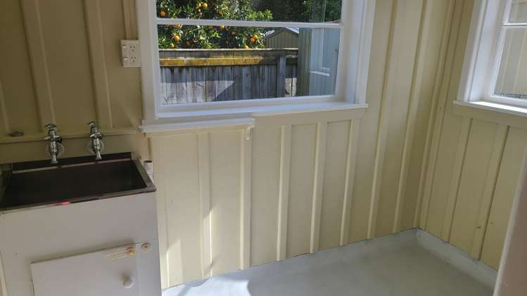 89 Savage Crescent West End_18