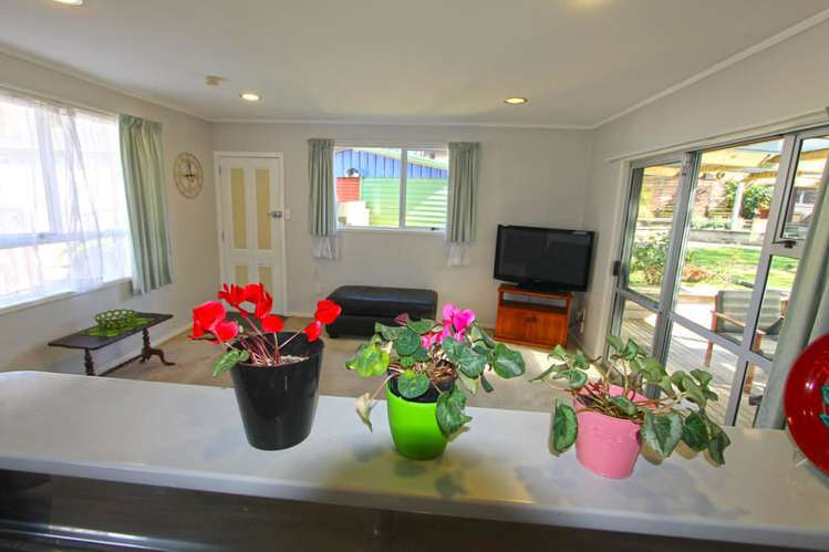 20 The Grove Titirangi_11