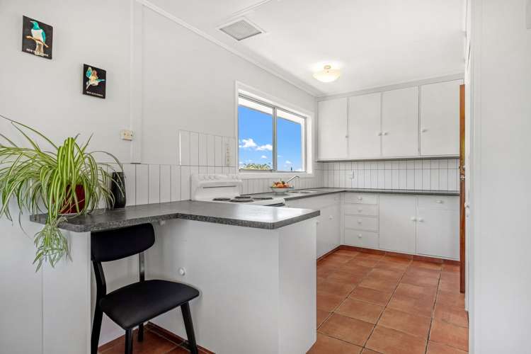 10 Cornwall Place Stoke_11