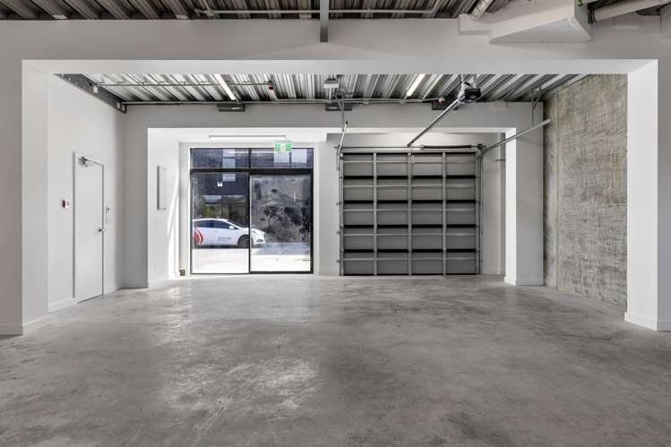 2/15 and 12/15 Keehan Drive Hilltop_13