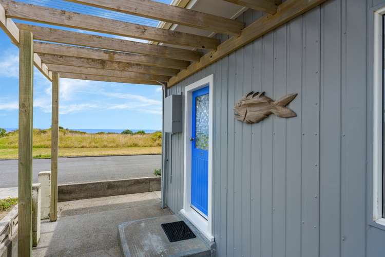 22 Marine Parade Otaki Beach_16