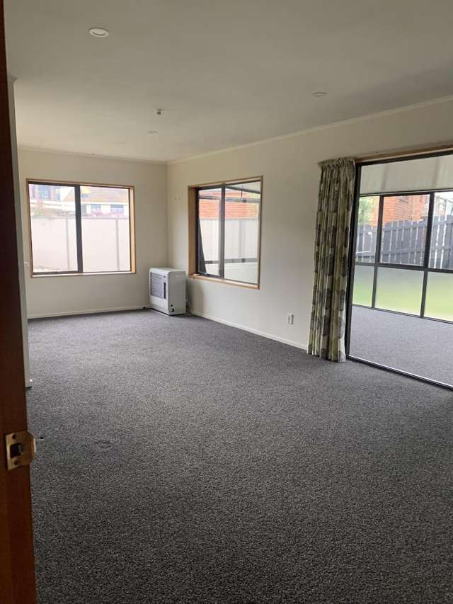 House/4 O'Neill Crescent 10123_3