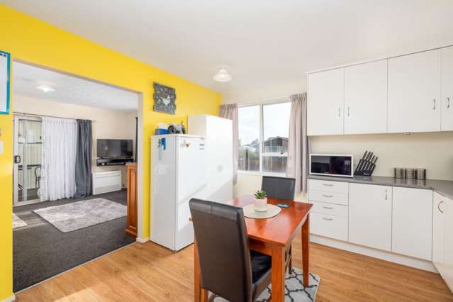 1/4 Leonie Place Aranui_4