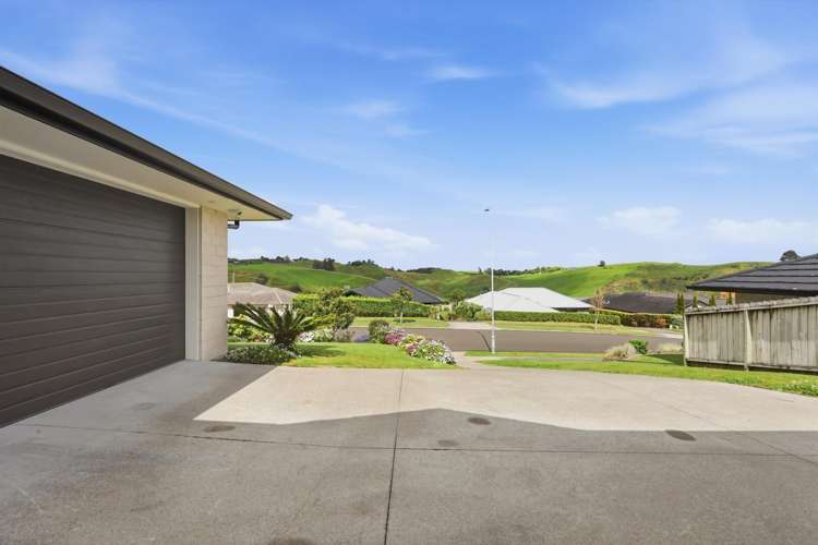 298 Ballintoy Park Drive Welcome Bay_13
