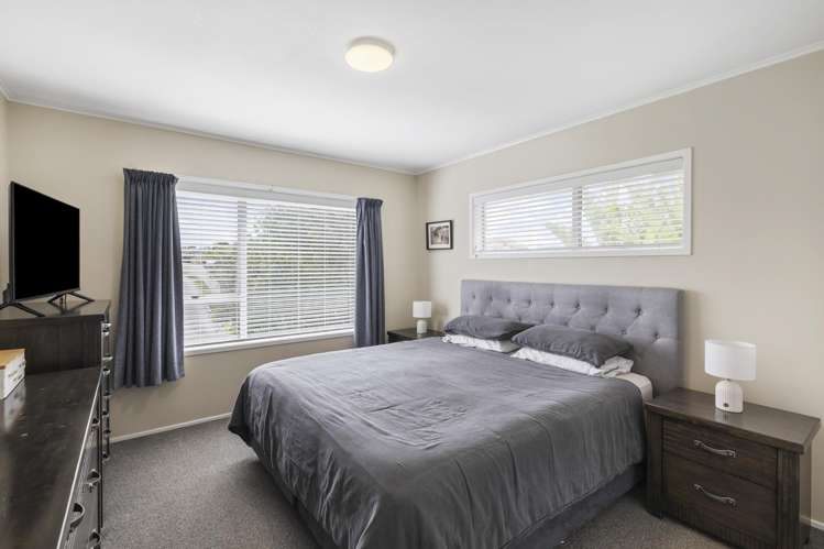 4 Binda Place Botany Downs_21