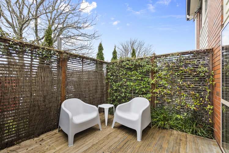 2/52 Cook Street Hamilton East_12