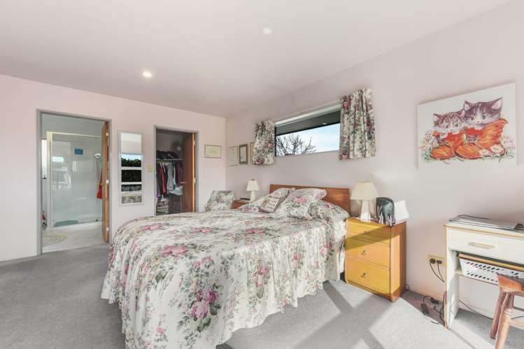 19 Stead Crescent Stoke_17