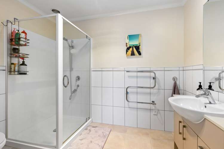 19 Greenbough Lane Greenhithe_6