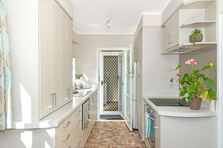 69 Iranui Road Inner Kaiti_4