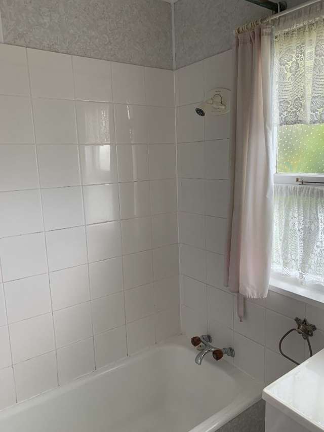 24 Vanguard Road Kelston_3