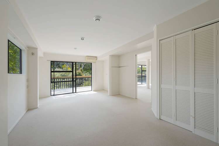 14 Montressor Place Mellons Bay_21
