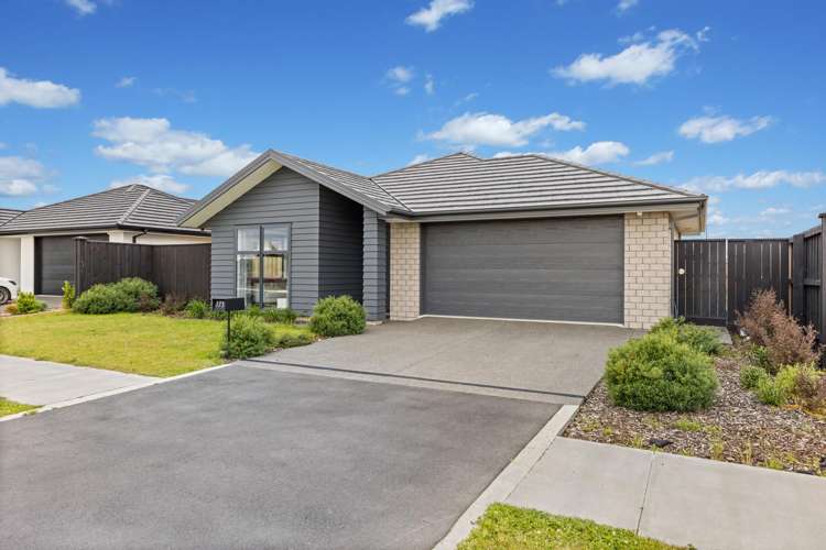 175 Faringdon Boulevard Rolleston_18