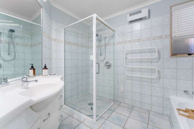 5 Strawberry Grove Richmond_11