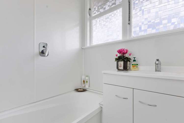 24 Trelawney Crescent Westown_13