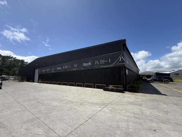 1800m&sup2; Warehouse With Large Secure Yard