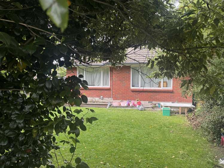 127 Gayhurst Road Dallington_5