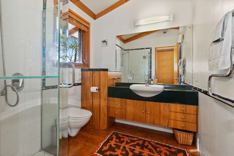 1040 River Road Queenwood_12