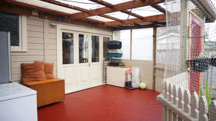 168 High Street South Carterton_13