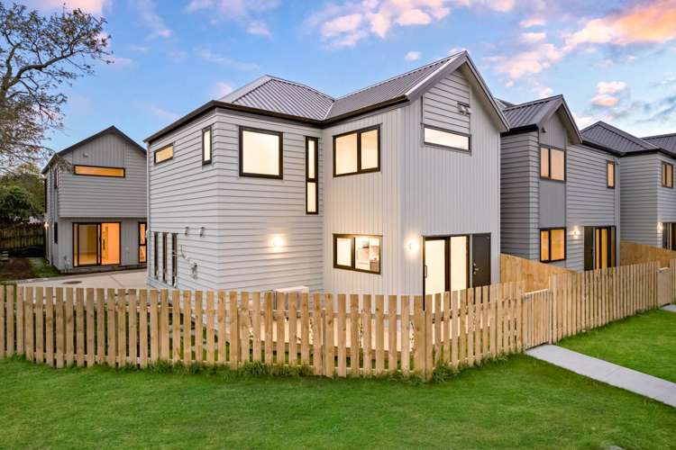 60A Fitzherbert Avenue West Harbour_1