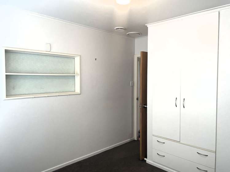 8 Divich Avenue Te Atatu South_11