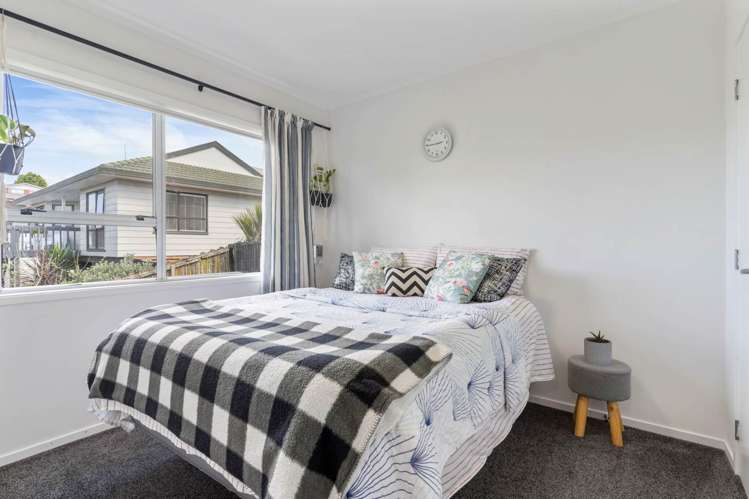 2/51a Target Road Totara Vale_6