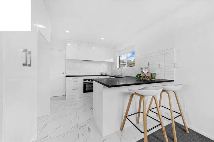 148 & 148A Solar Road Glen Eden_12