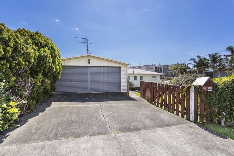 29 Hawke Crescent Beachlands_15