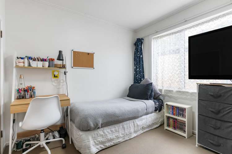 44 Kokiri Crescent Waitangirua_13