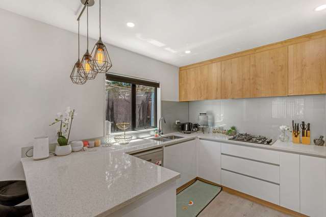 Papatoetoe, MUST Sell.