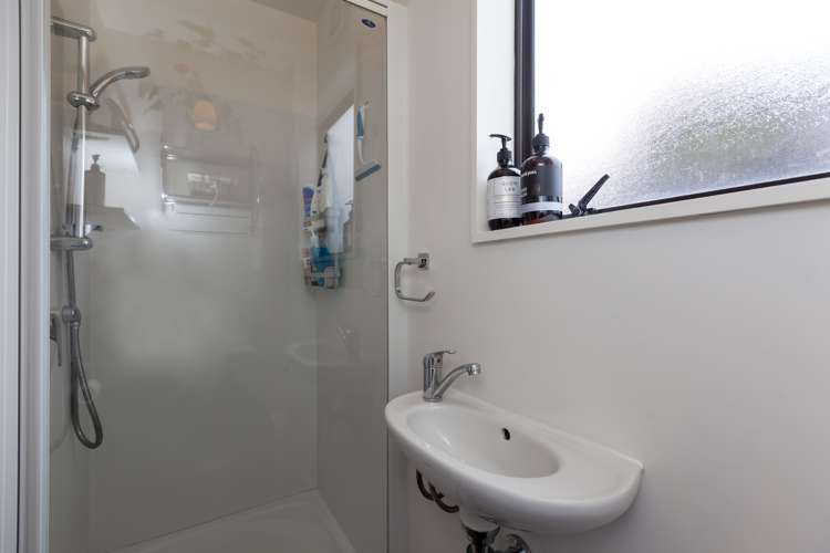 70a Marine Parade Mellons Bay_17