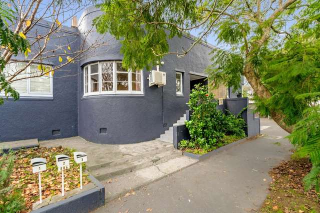 Charming Art Deco home - Style, Space & Location
