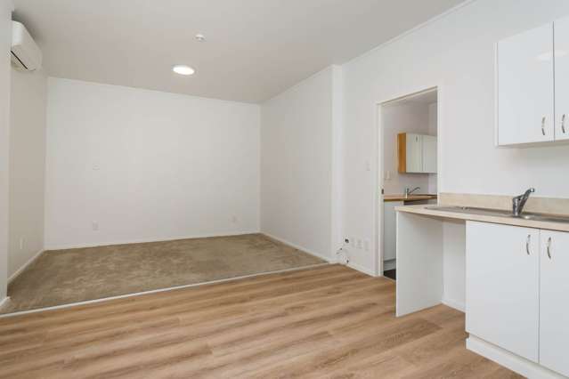 3/683 East Coast Road Browns Bay_4