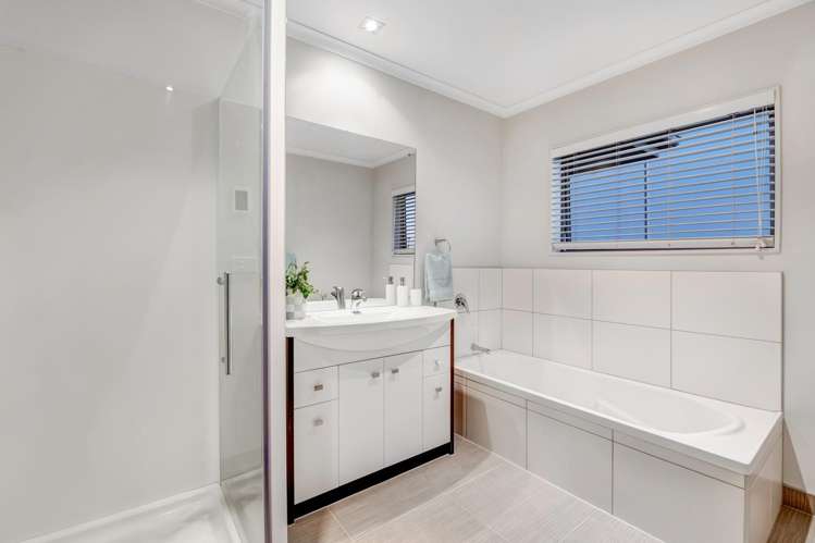 63 Chesterfield Way Orewa_21