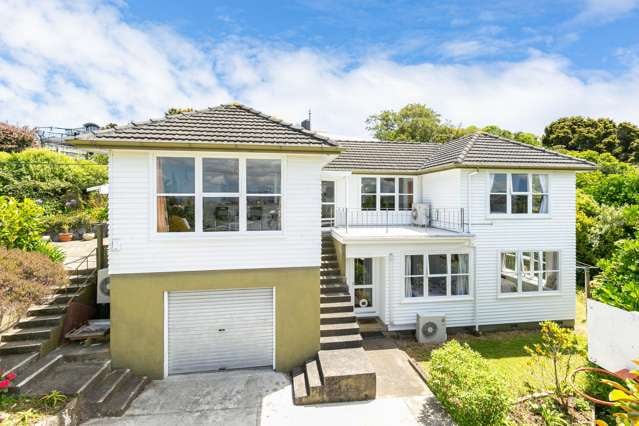 SPACIOUS FAMILY LIVING IN SOUGHT-AFTER NGAIO