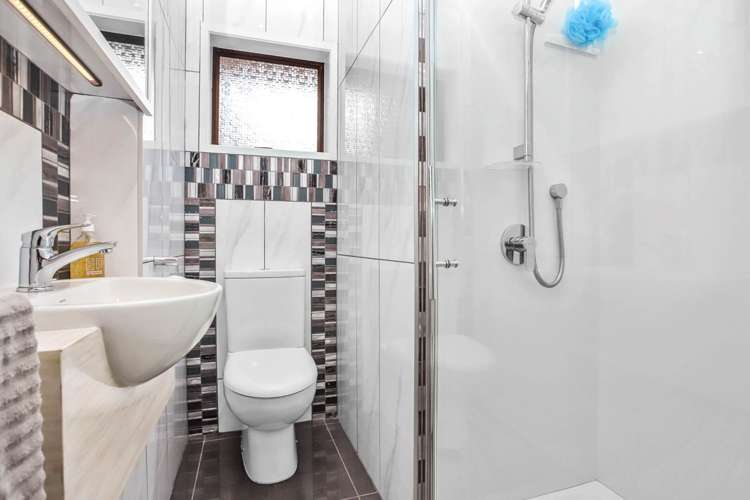 1/159 Norman Lesser Drive Saint Johns_16