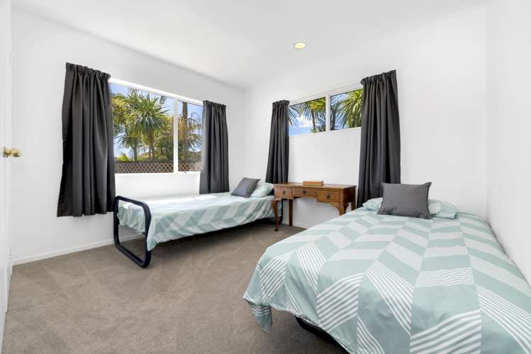 2/248 Botany Road Botany Downs_13