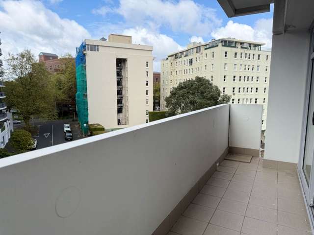 6A/32 Eden Crescent City Centre_4