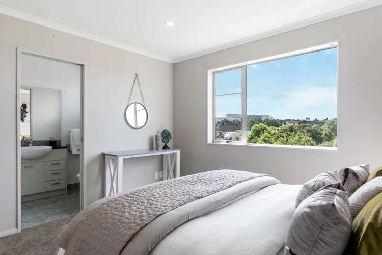 7 Savona Drive Flat Bush_13